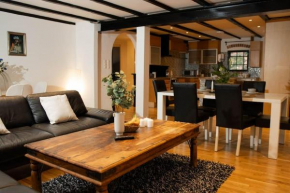Historical Malt Factory Apartment, 6 Bedrooms, sleeps 12 , Hot Tub in Helsingborg